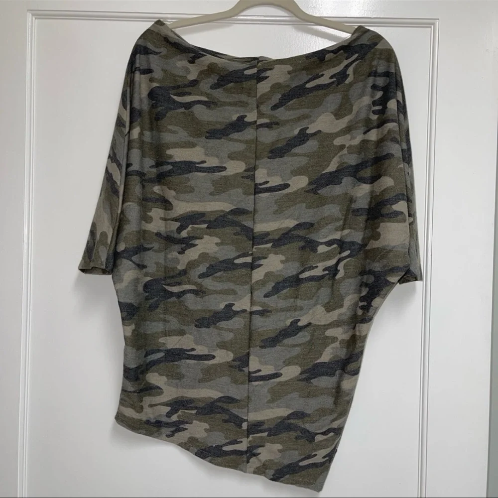 Women’s off the shoulder camo fashion blouse - Picture 4 of 5